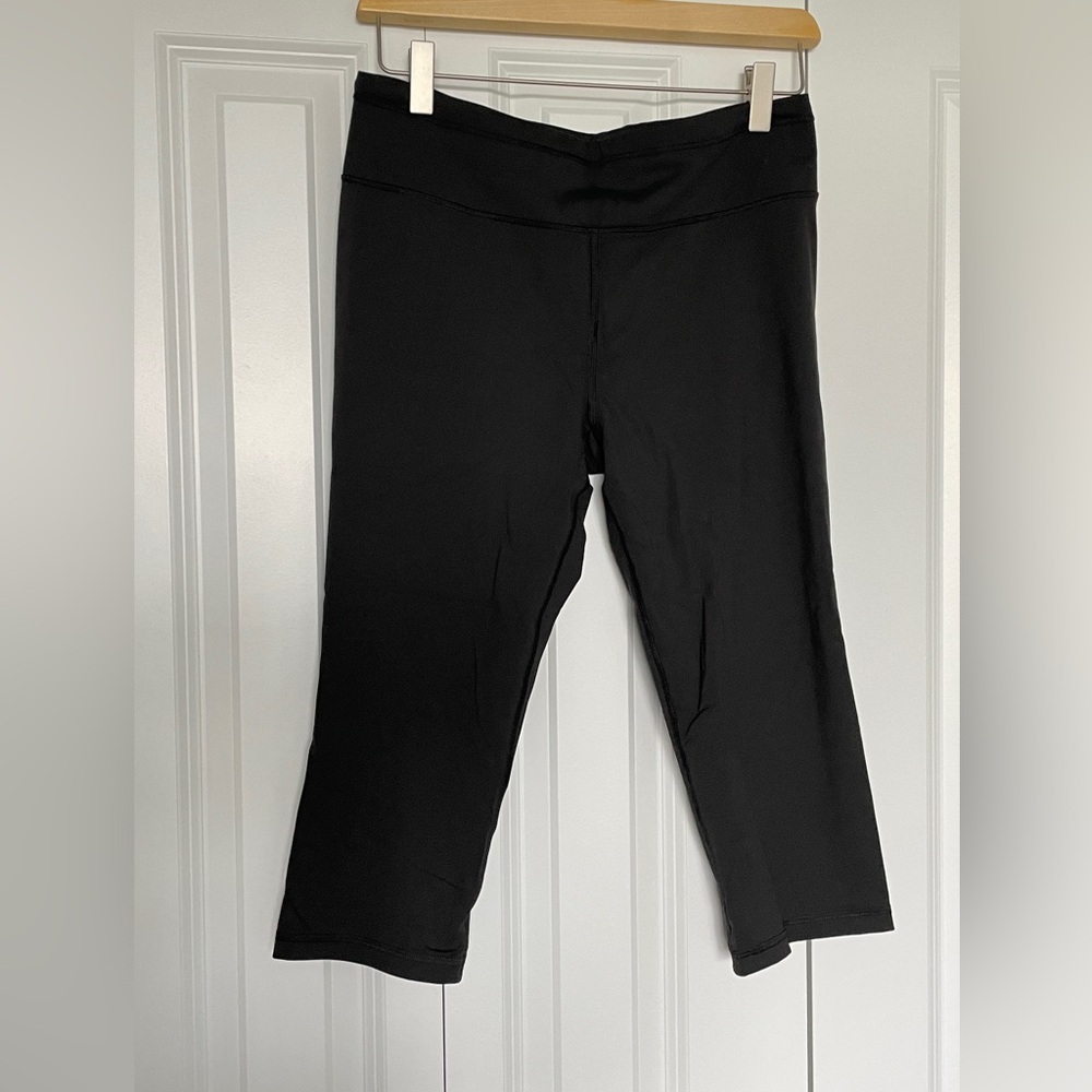 Victoria Secret Crop Leggings - Black size M - LIKE NEW